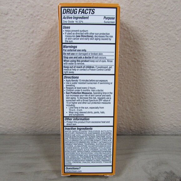 OleHenriksen Banana Bright Mineral Broad Spectrum Sunscreen SPF 30 1.7 fl oz/50 - Picture 2 of 4